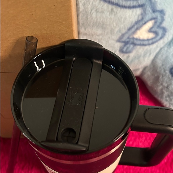 Stanley Black Quencher H2.0 Tumbler - Picture 3 of 4